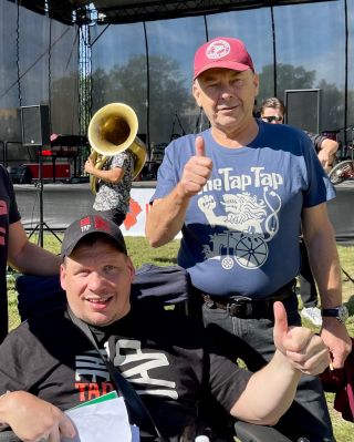 👉 Kamarádi, mrkněte na pár hezkých fotek ze včerejšího Dne pro vlčí mák 🌺věnovaného českým válečným veteránům 👁. 👉 Počasí...